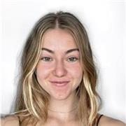 Estudiante universitaria capaz de compaginar mis estudios con mi trabajo. Me encantan los niños y poder ayudar en lo que necesiten